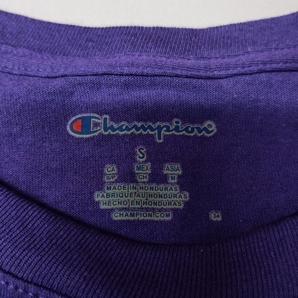 Champion‎ T-Shirt Mens S Purple Embroidered Logo Short Sleeve - Picture 3 of 7